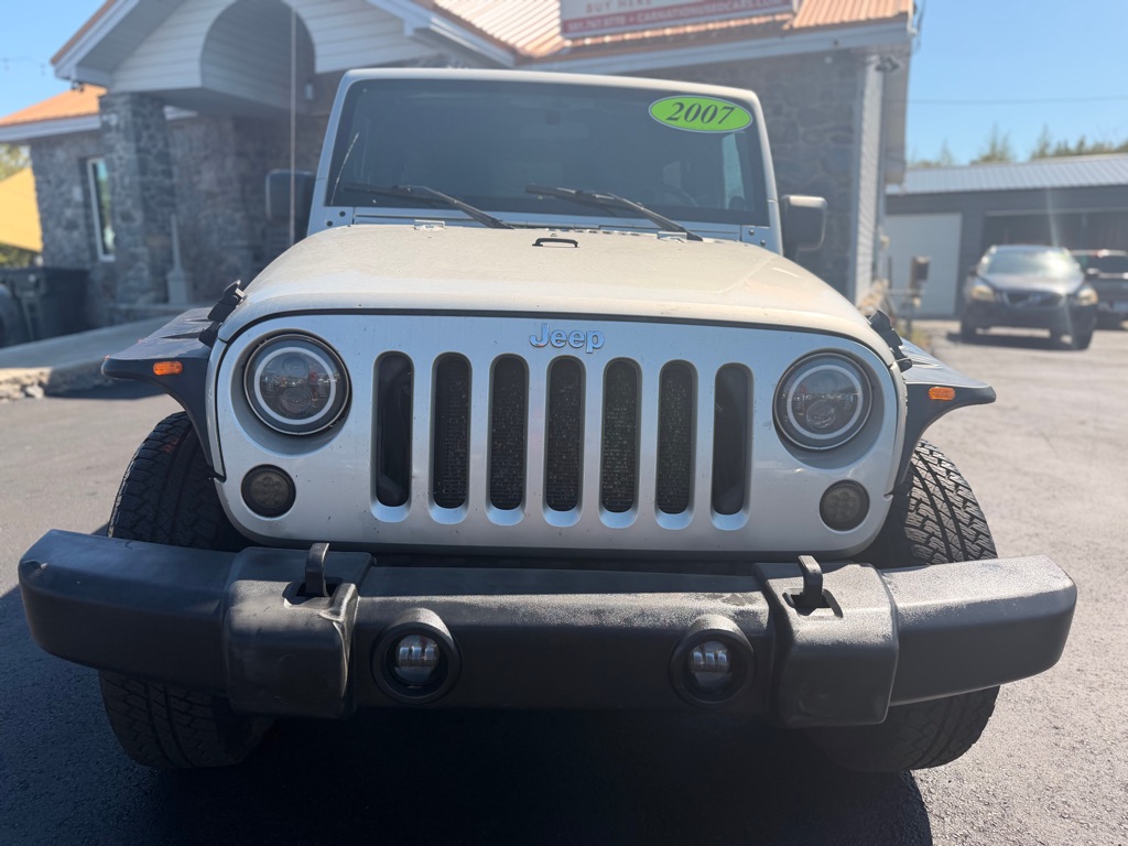 Photo 2 of this JEEP WRANGLER