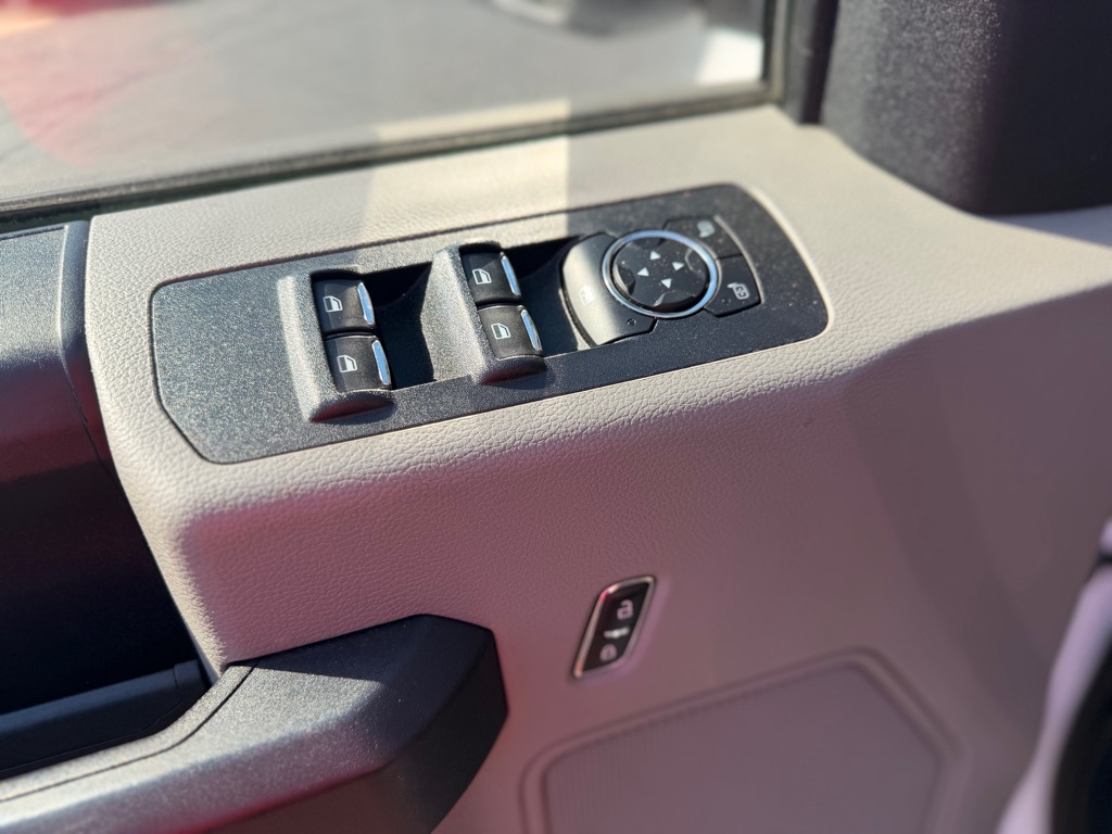 Photo 10 of this FORD F150