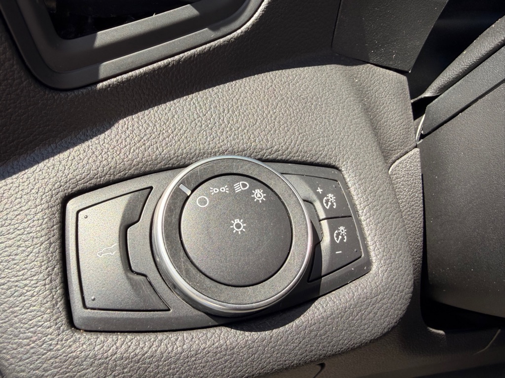 Photo 12 of this FORD ESCAPE