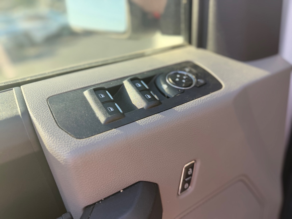 Photo 10 of this FORD F150