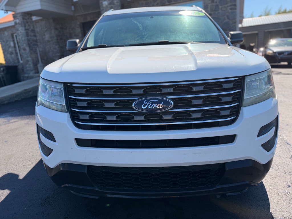 Photo 2 of this FORD EXPLORER