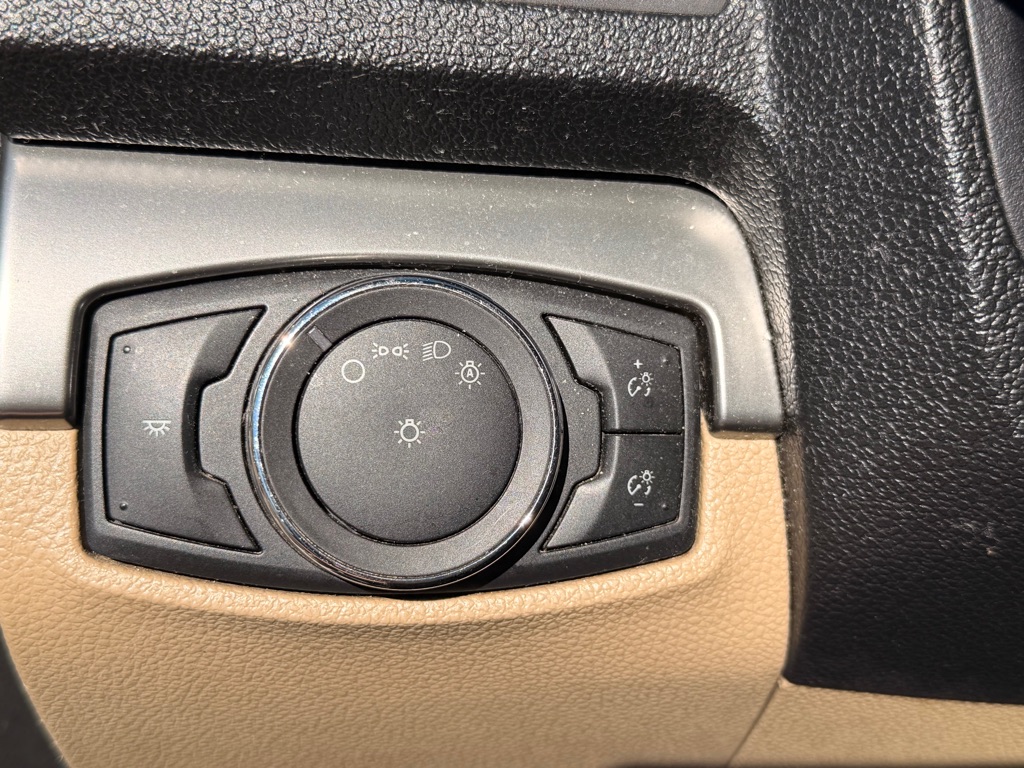 Photo 11 of this FORD EXPLORER
