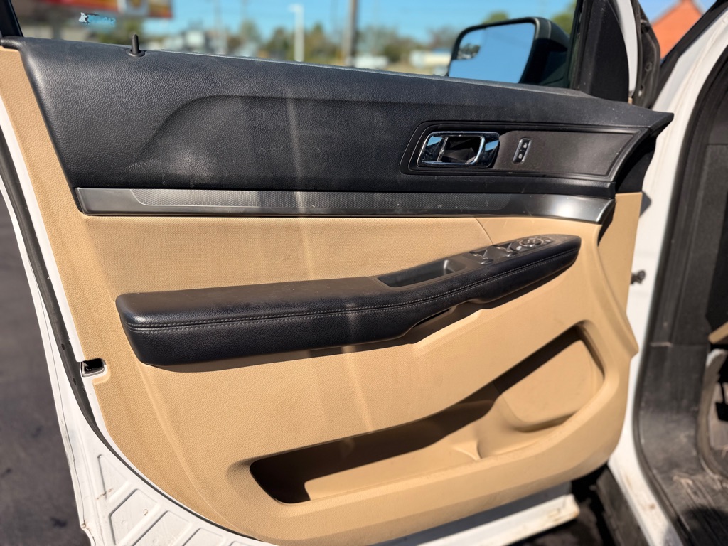 Photo 9 of this FORD EXPLORER
