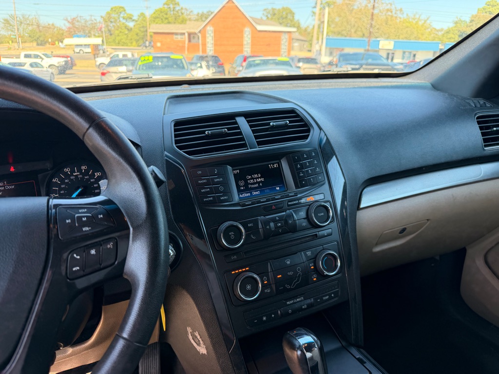 Photo 12 of this FORD EXPLORER