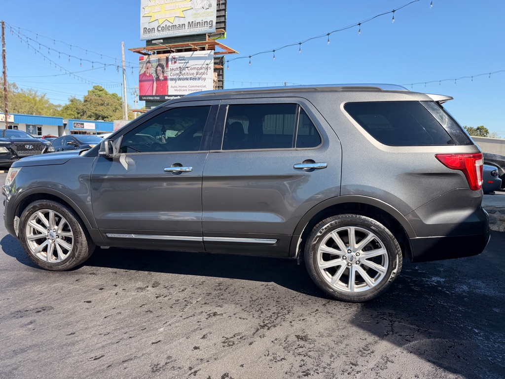 Photo 8 of this FORD EXPLORER