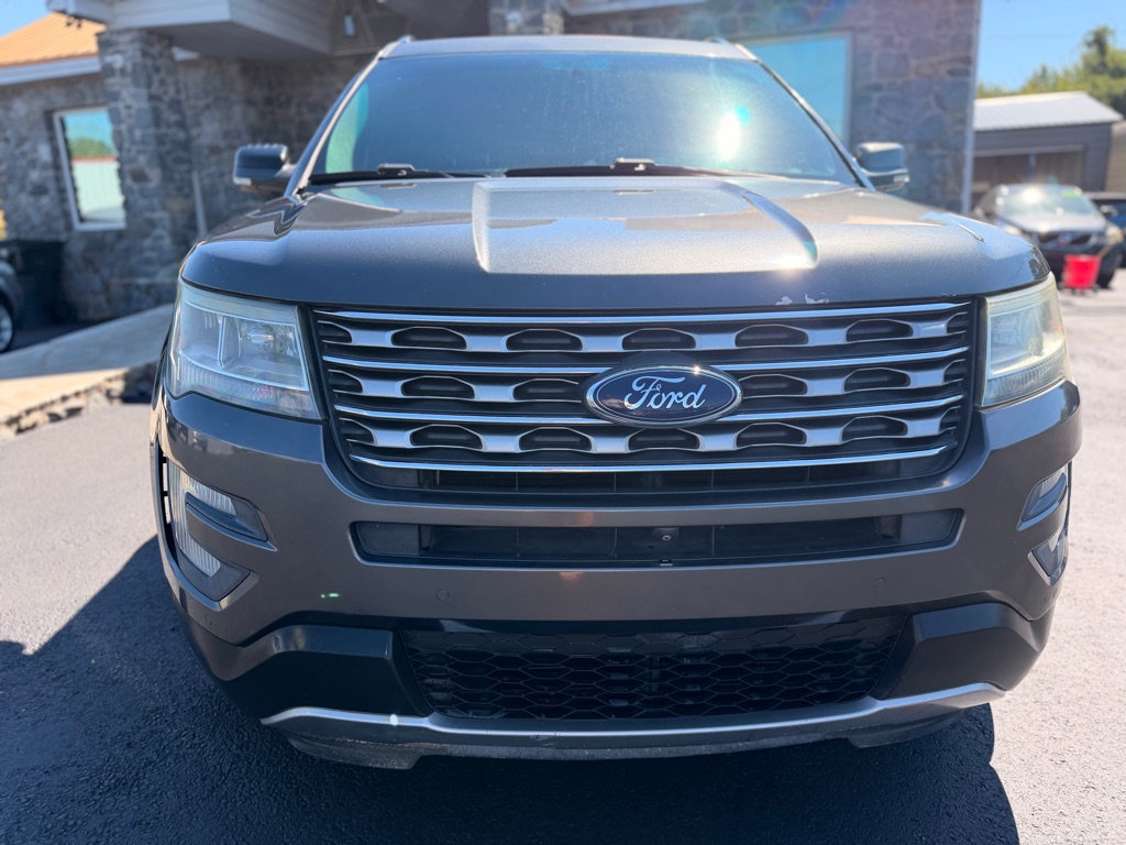 Photo 2 of this FORD EXPLORER