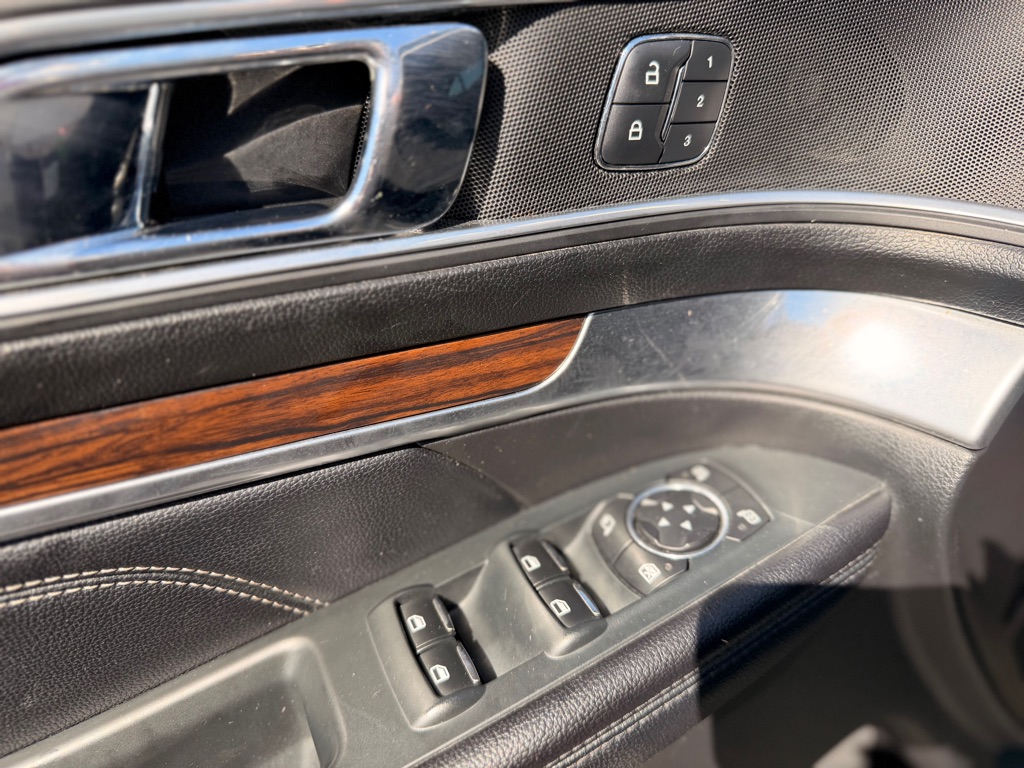Photo 10 of this FORD EXPLORER