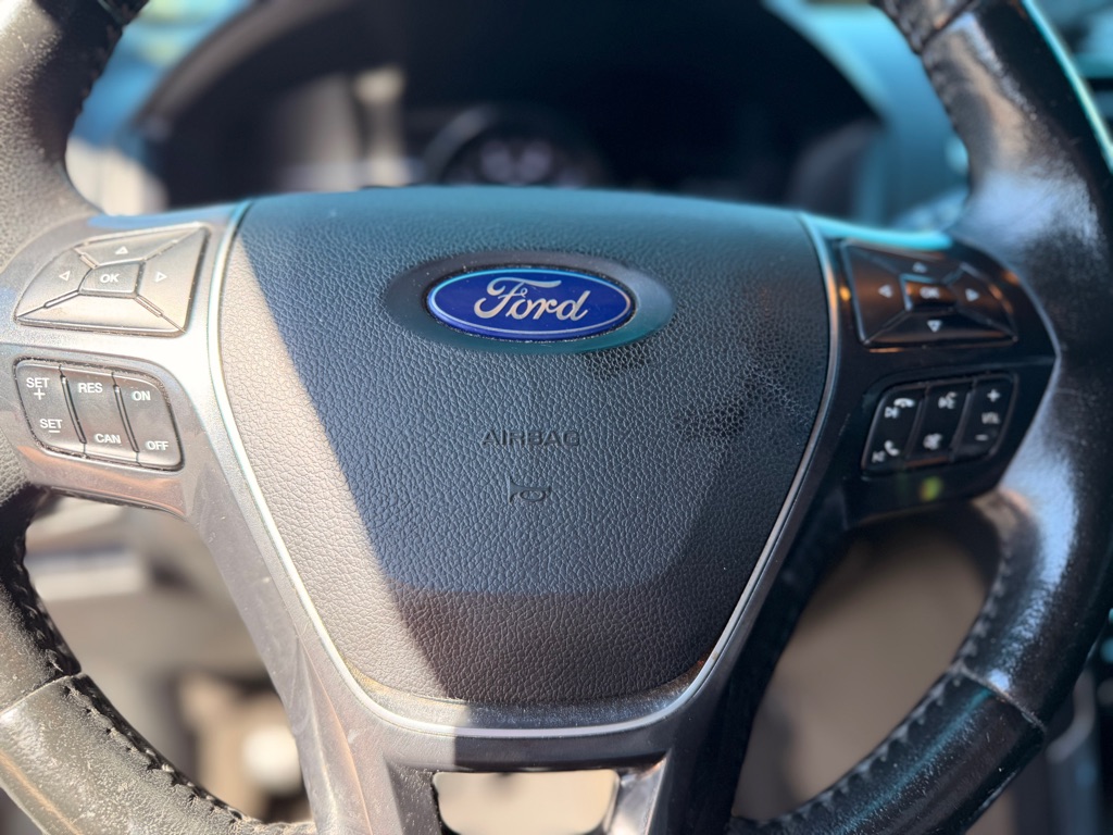 Photo 20 of this FORD EXPLORER