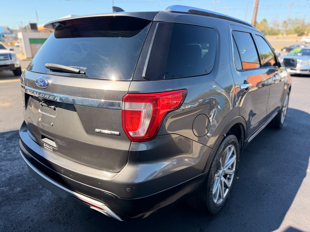 Photo 5 of this FORD EXPLORER