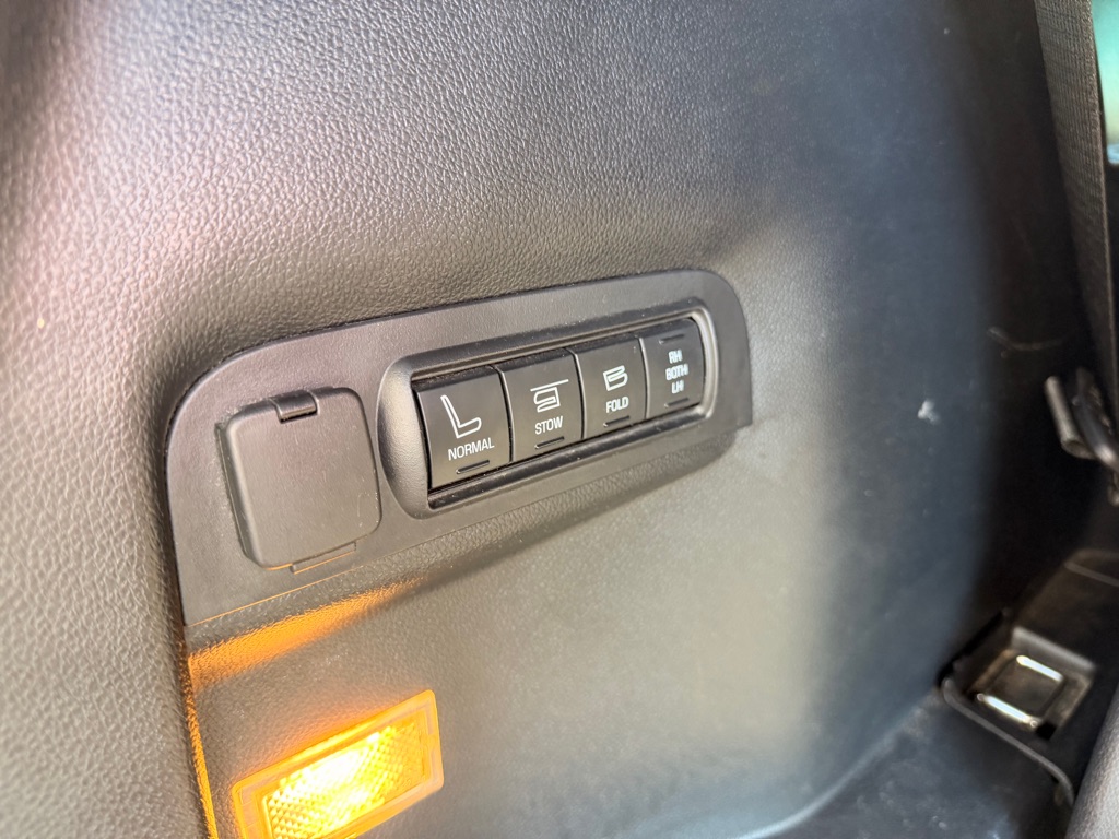 Photo 30 of this FORD EXPLORER