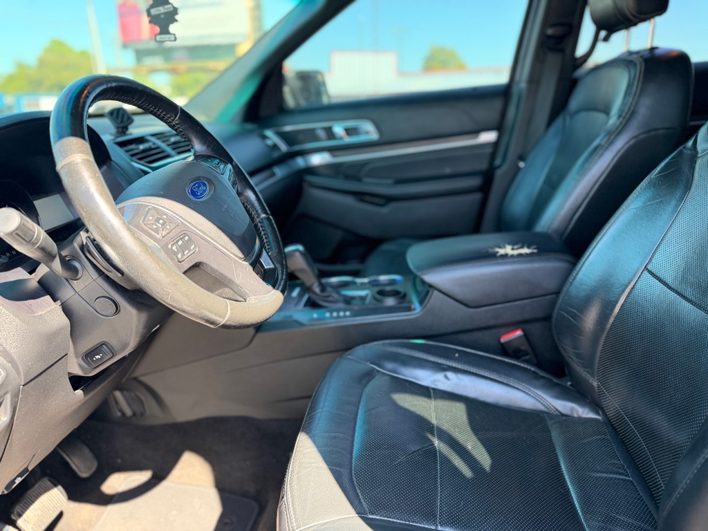 Photo 11 of this FORD EXPLORER