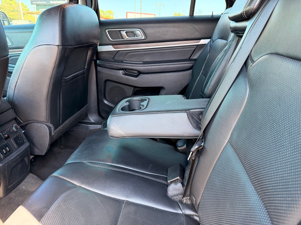 Photo 27 of this FORD EXPLORER
