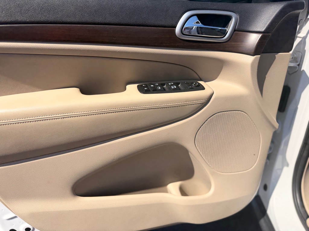 Photo 9 of this JEEP GRAND CHEROKEE