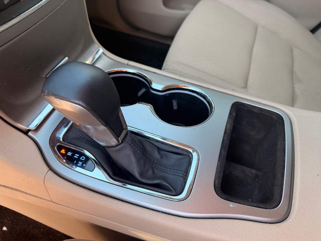 Photo 18 of this JEEP GRAND CHEROKEE