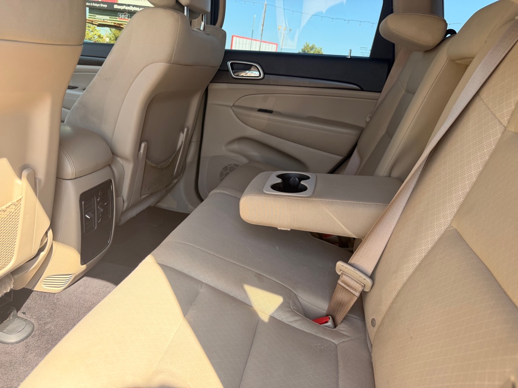 Photo 24 of this JEEP GRAND CHEROKEE