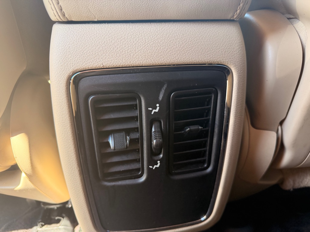 Photo 26 of this JEEP GRAND CHEROKEE