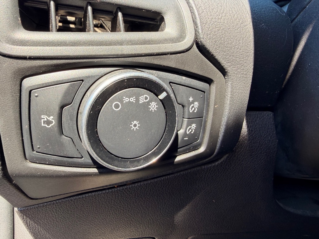 Photo 12 of this FORD FOCUS