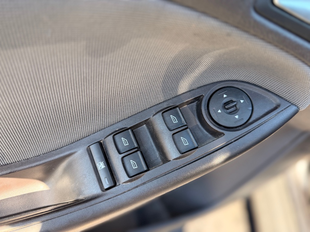 Photo 10 of this FORD FOCUS