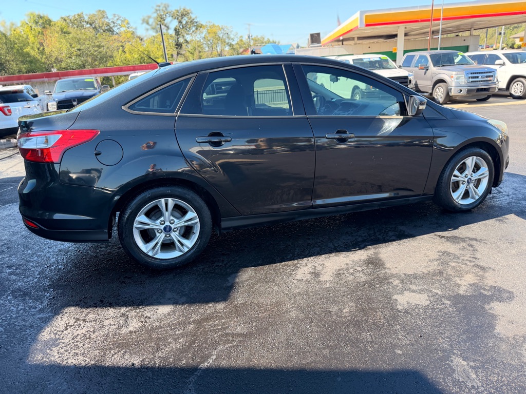 Photo 4 of this FORD FOCUS