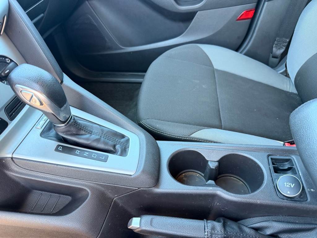 Photo 18 of this FORD FOCUS