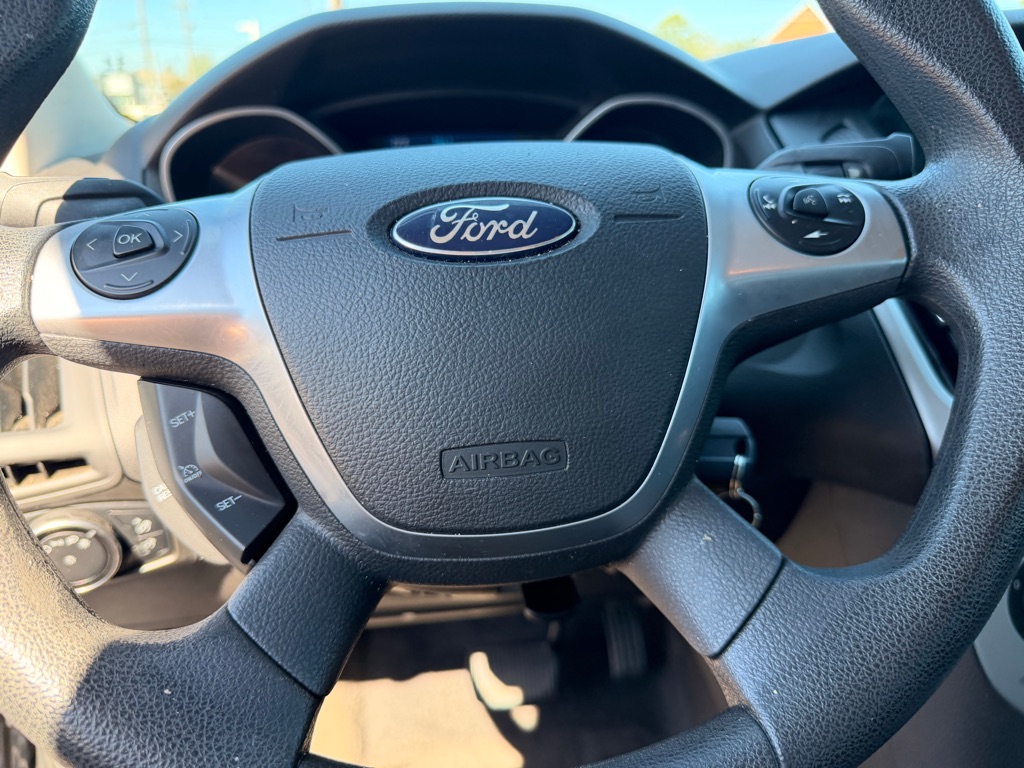Photo 20 of this FORD FOCUS