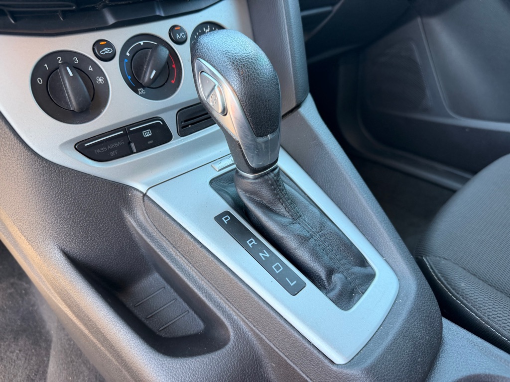 Photo 17 of this FORD FOCUS