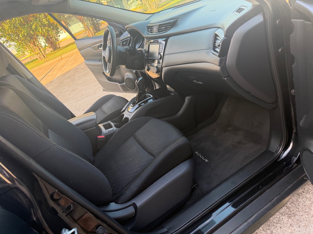 Photo 15 of this NISSAN ROGUE