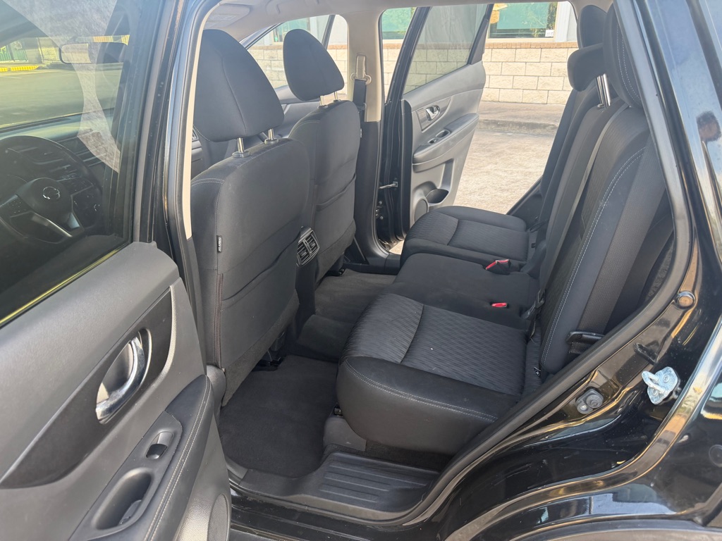 Photo 12 of this NISSAN ROGUE