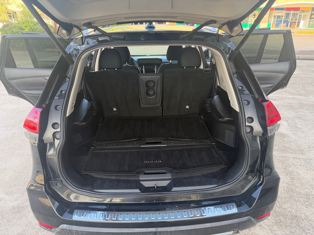 Photo 13 of this NISSAN ROGUE