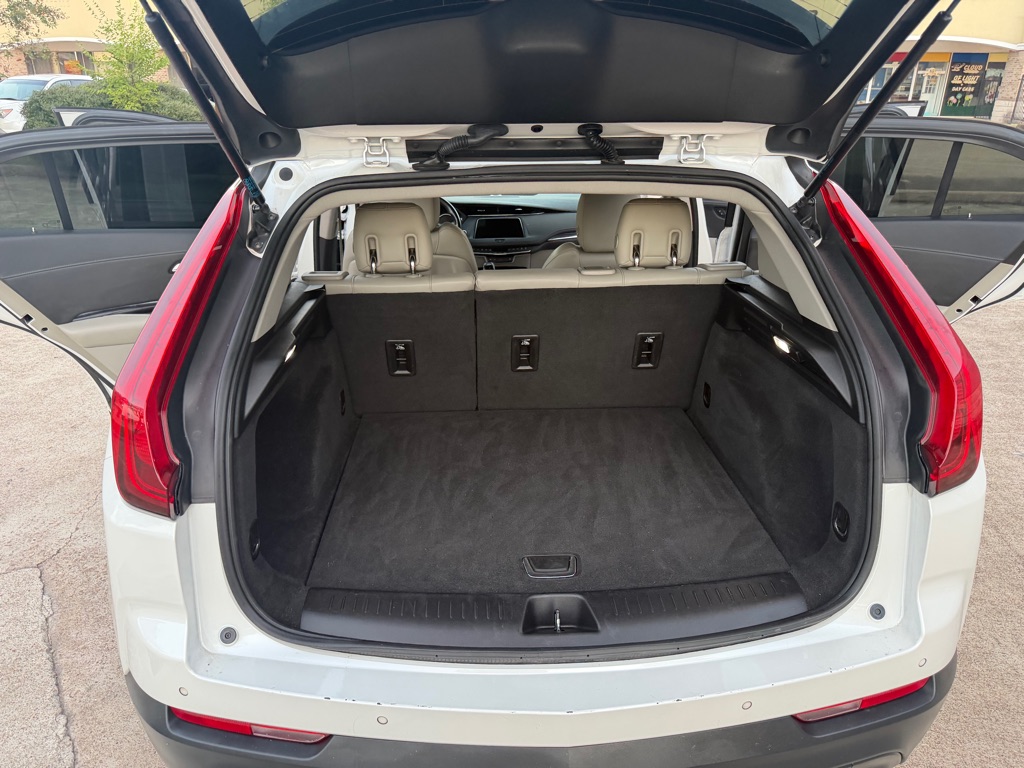 Photo 14 of this CADILLAC XT4