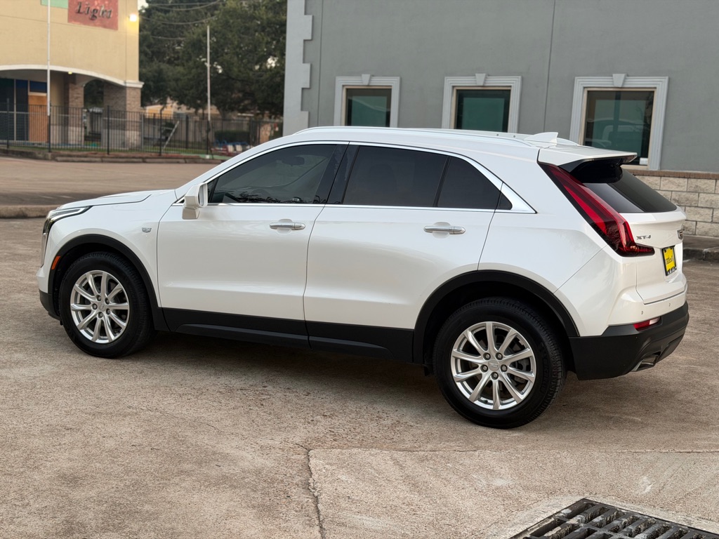 Photo 10 of this CADILLAC XT4
