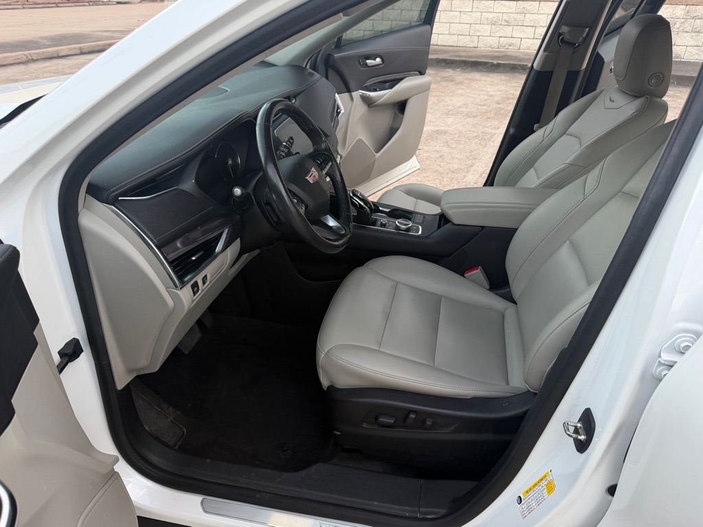 Photo 12 of this CADILLAC XT4