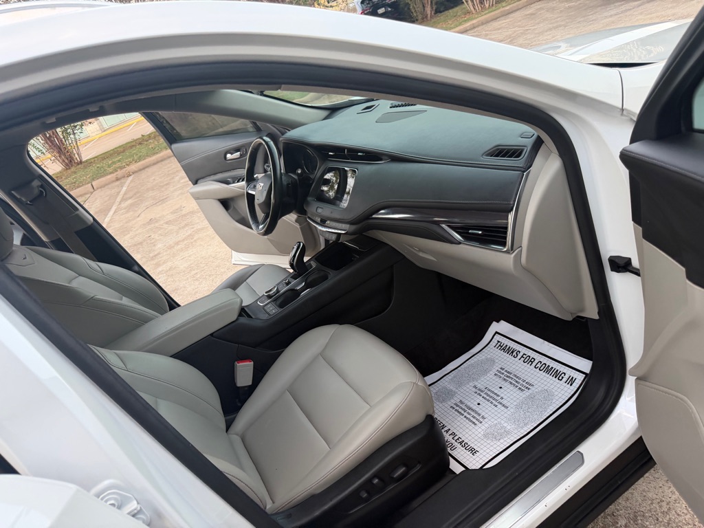 Photo 16 of this CADILLAC XT4