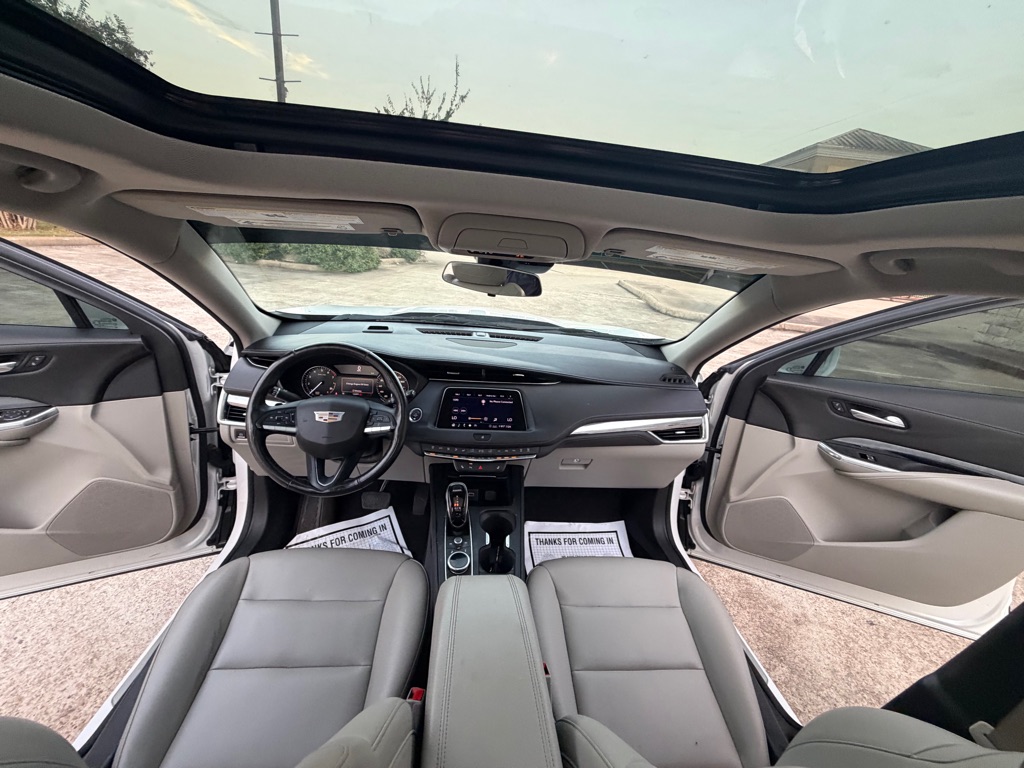 Photo 18 of this CADILLAC XT4