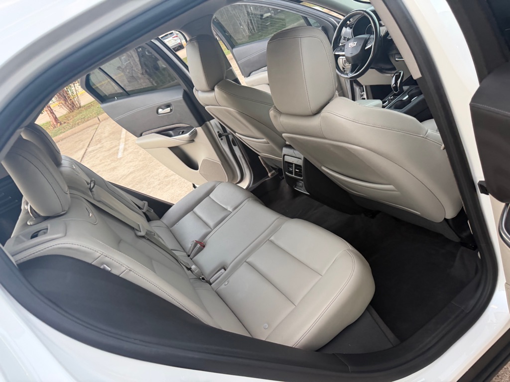 Photo 15 of this CADILLAC XT4