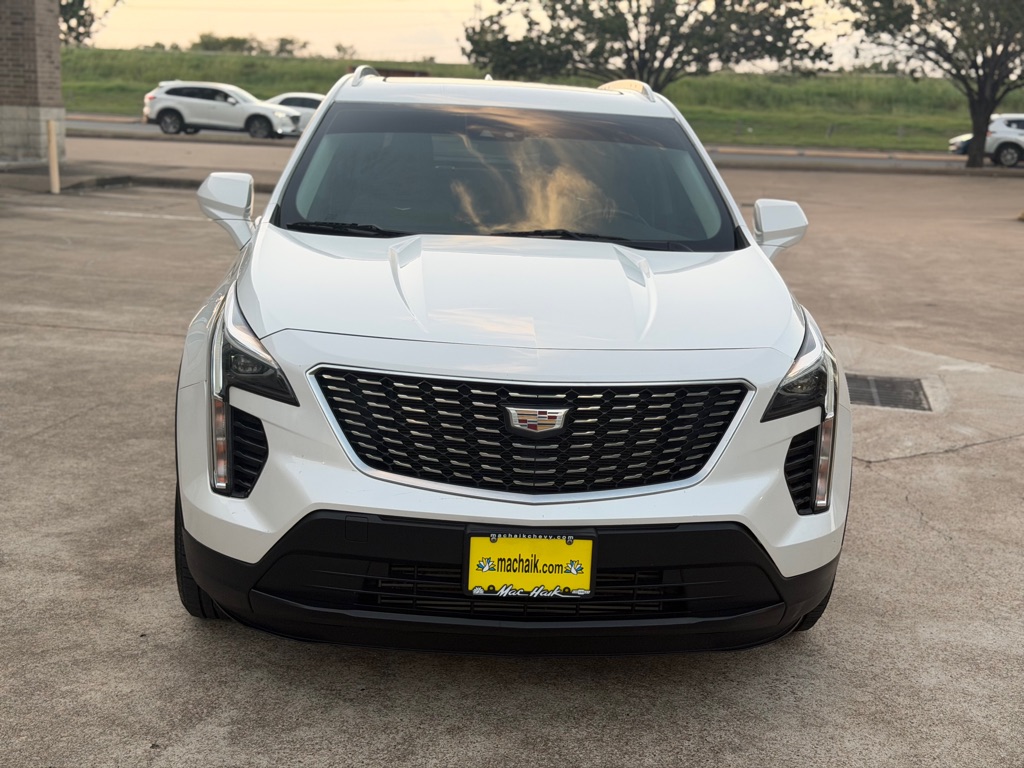 Photo 2 of this CADILLAC XT4