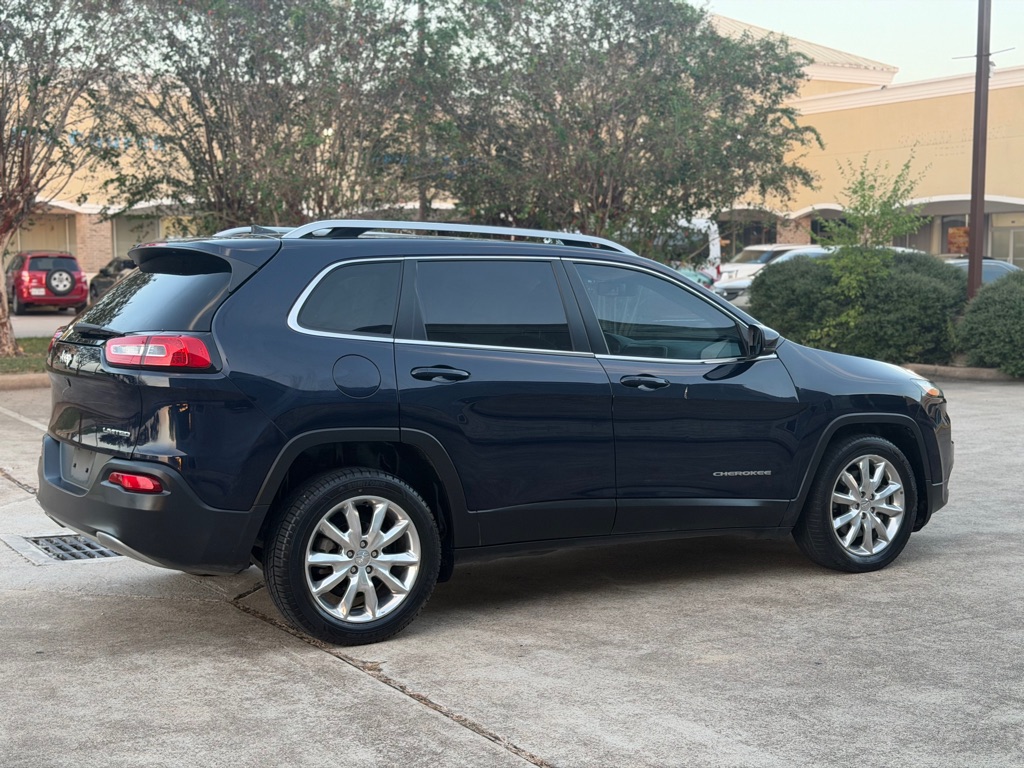 Photo 6 of this JEEP CHEROKEE