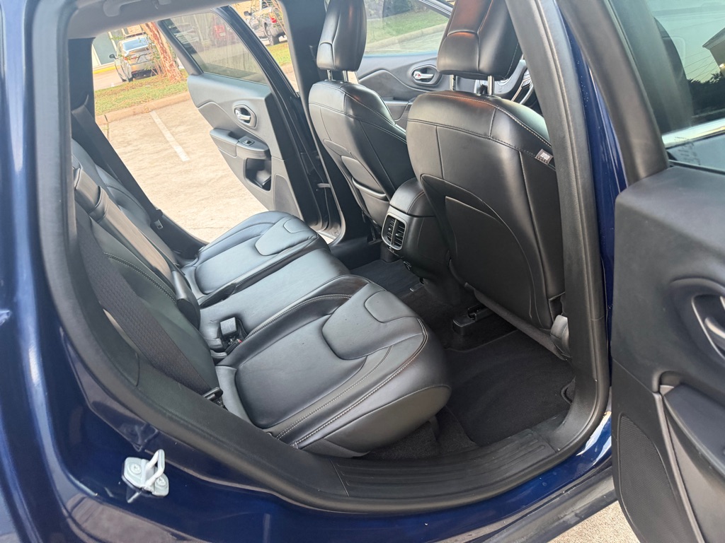 Photo 12 of this JEEP CHEROKEE