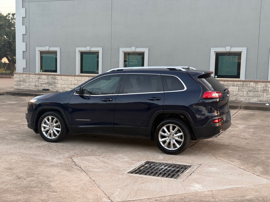 Photo 10 of this JEEP CHEROKEE