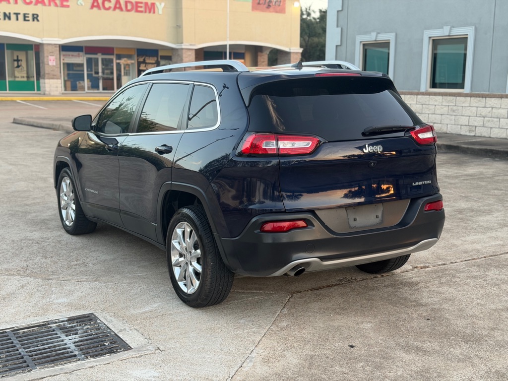 Photo 9 of this JEEP CHEROKEE