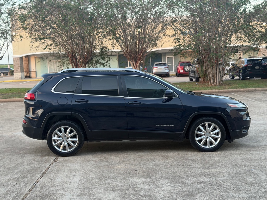 Photo 5 of this JEEP CHEROKEE