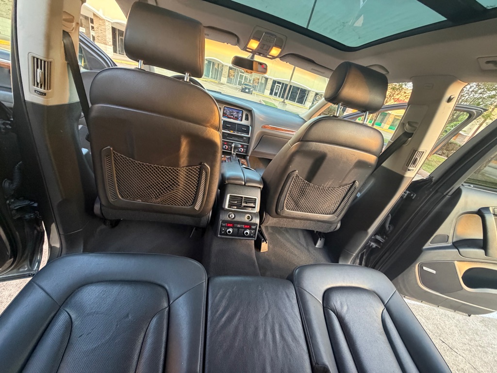 Photo 18 of this AUDI Q7