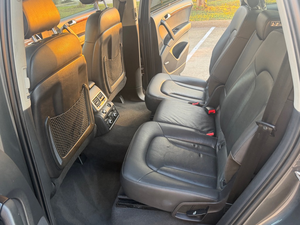 Photo 13 of this AUDI Q7