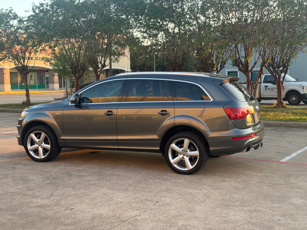 Photo 10 of this AUDI Q7