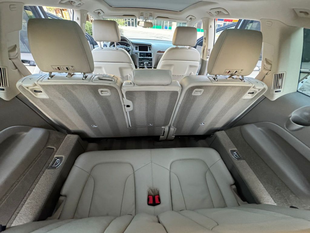 Photo 19 of this AUDI Q7