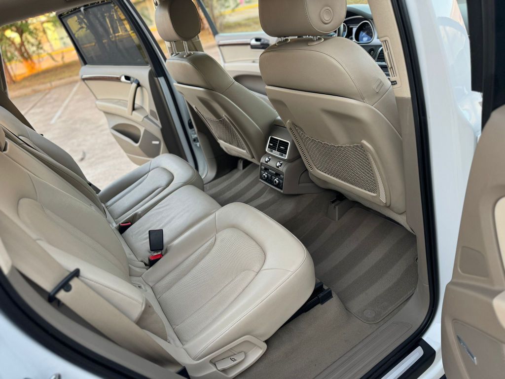 Photo 20 of this AUDI Q7
