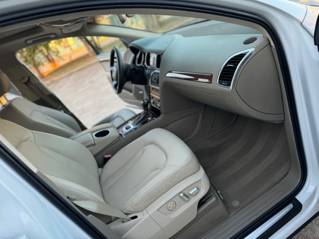 Photo 21 of this AUDI Q7