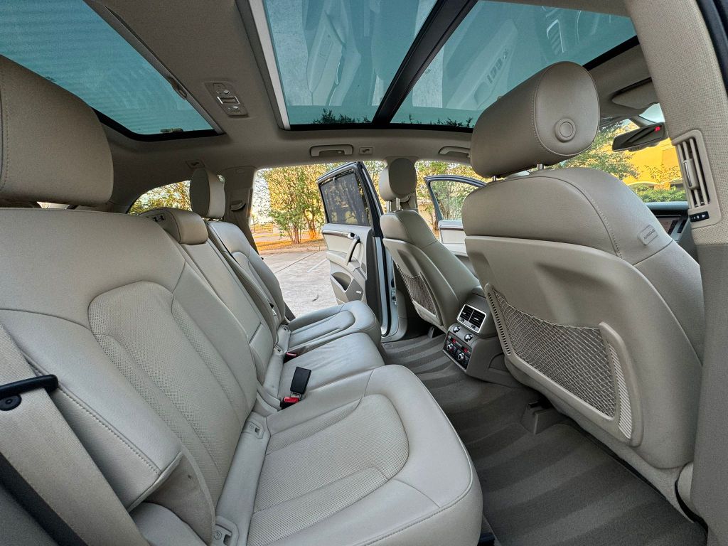 Photo 23 of this AUDI Q7