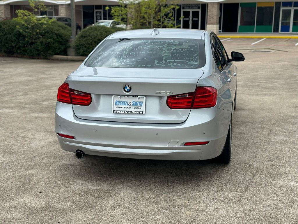 Photo 8 of this BMW 320