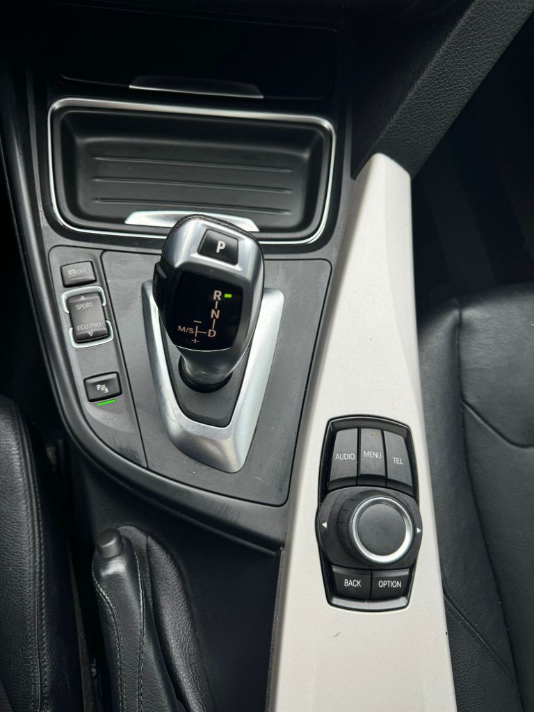 Photo 21 of this BMW 320